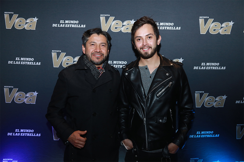 ARELYS HENAO CON PERSONAJES DE LA NOVELA