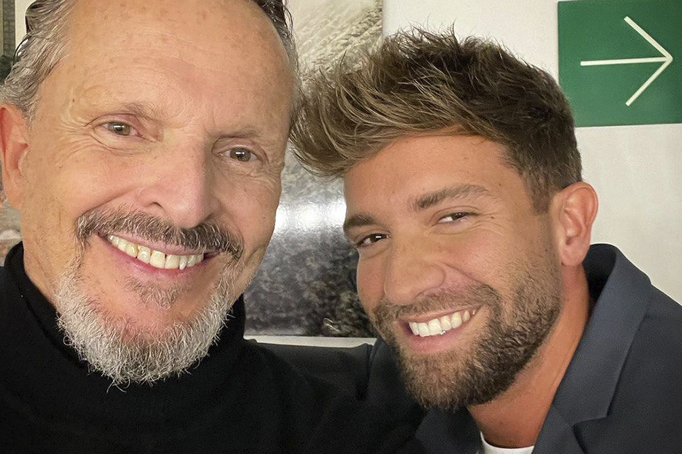 Miguel Bosé tendría nuevo novio. Un famoso cantante 33 años menor que él