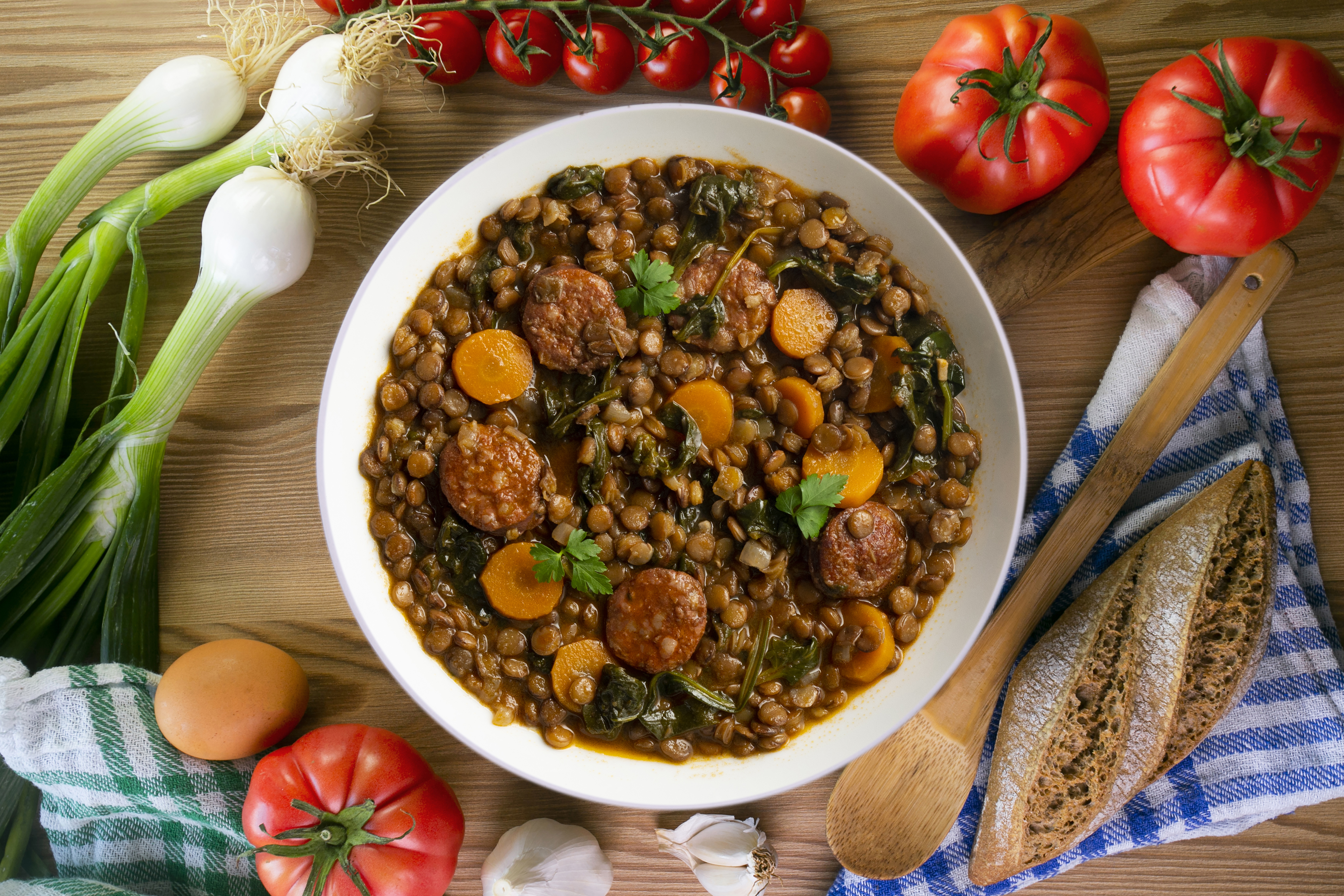 Cómo hacer lentejas rancheras colombianas con chorizo