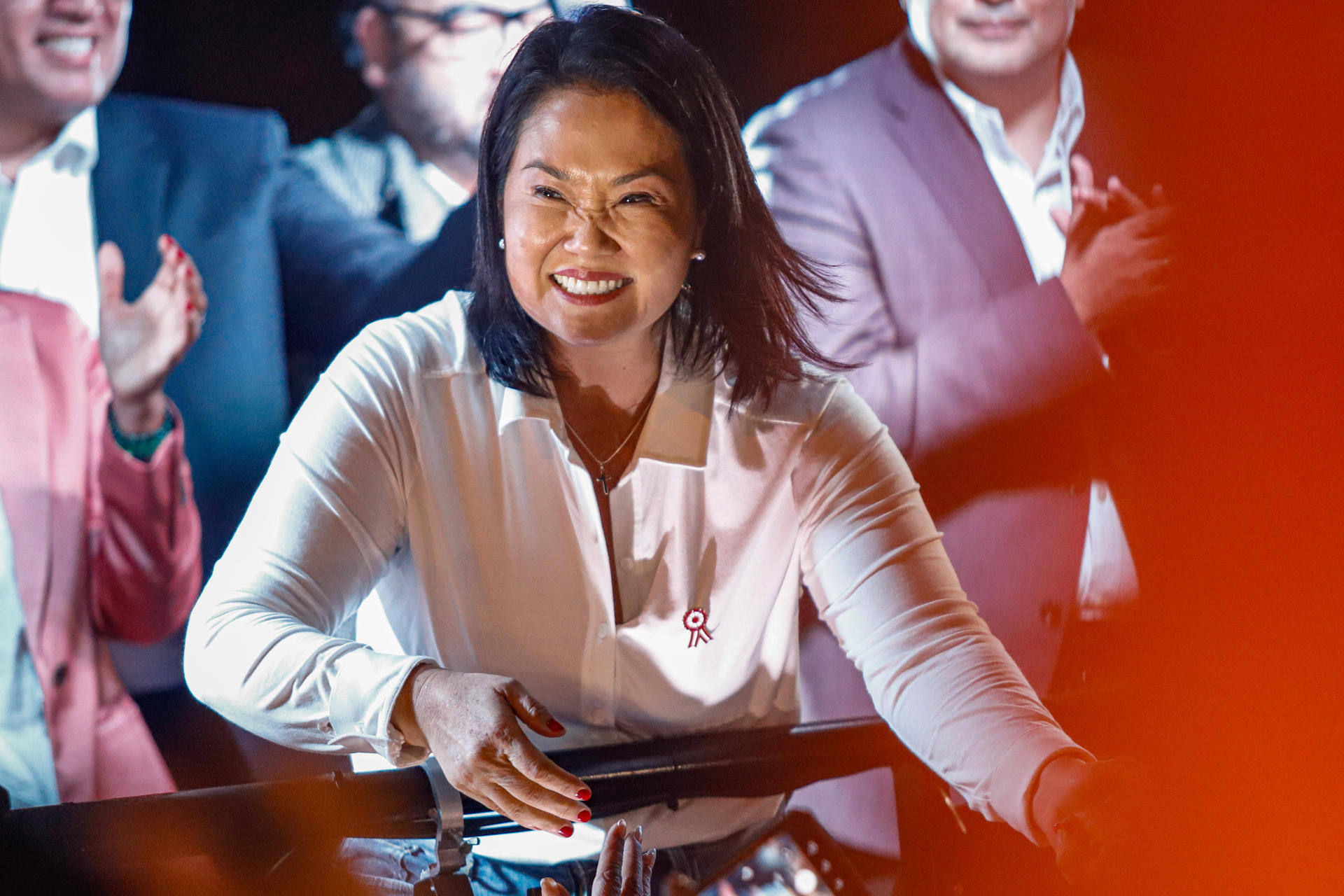 Keiko Fujimori recibe sus credenciales y Perú da por cerrado su turbulento proceso electoral