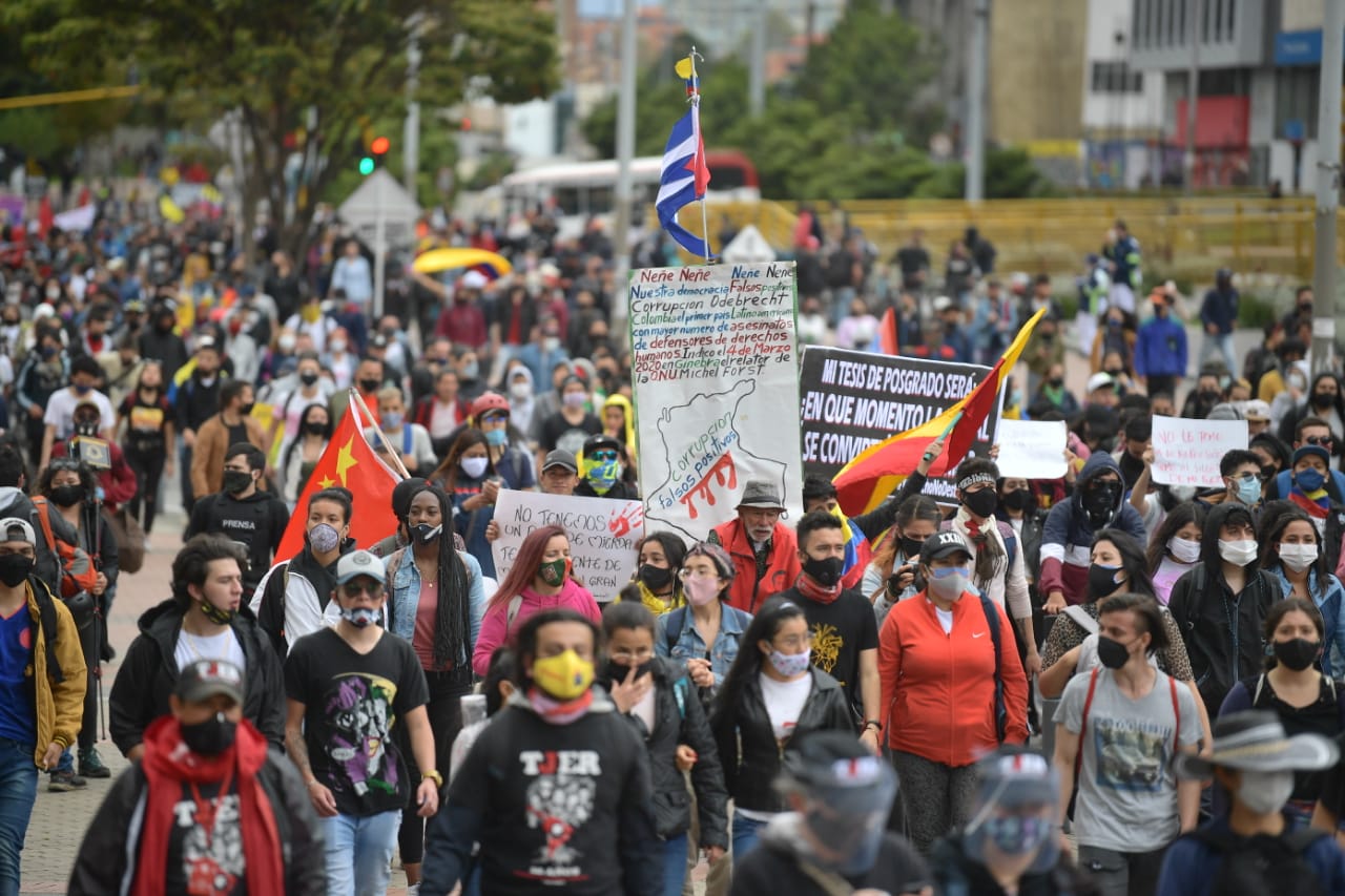 Entre los manifestantes estaban estudiantes de las universidades públicas de la ciudad y gremios de trabajadores.