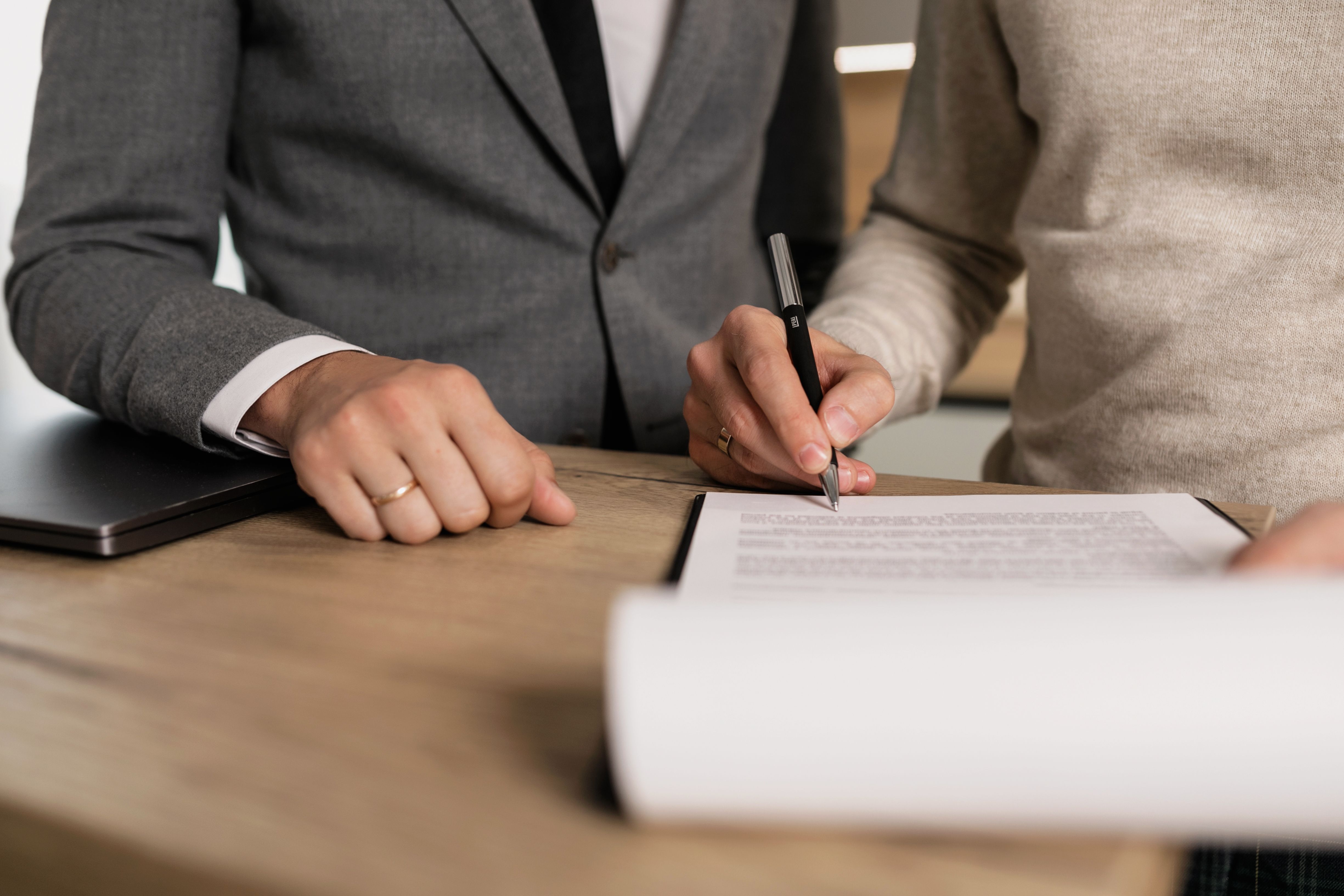 ¿Quien apoya espiritualmente al testador puede ser beneficiado con el testamento?