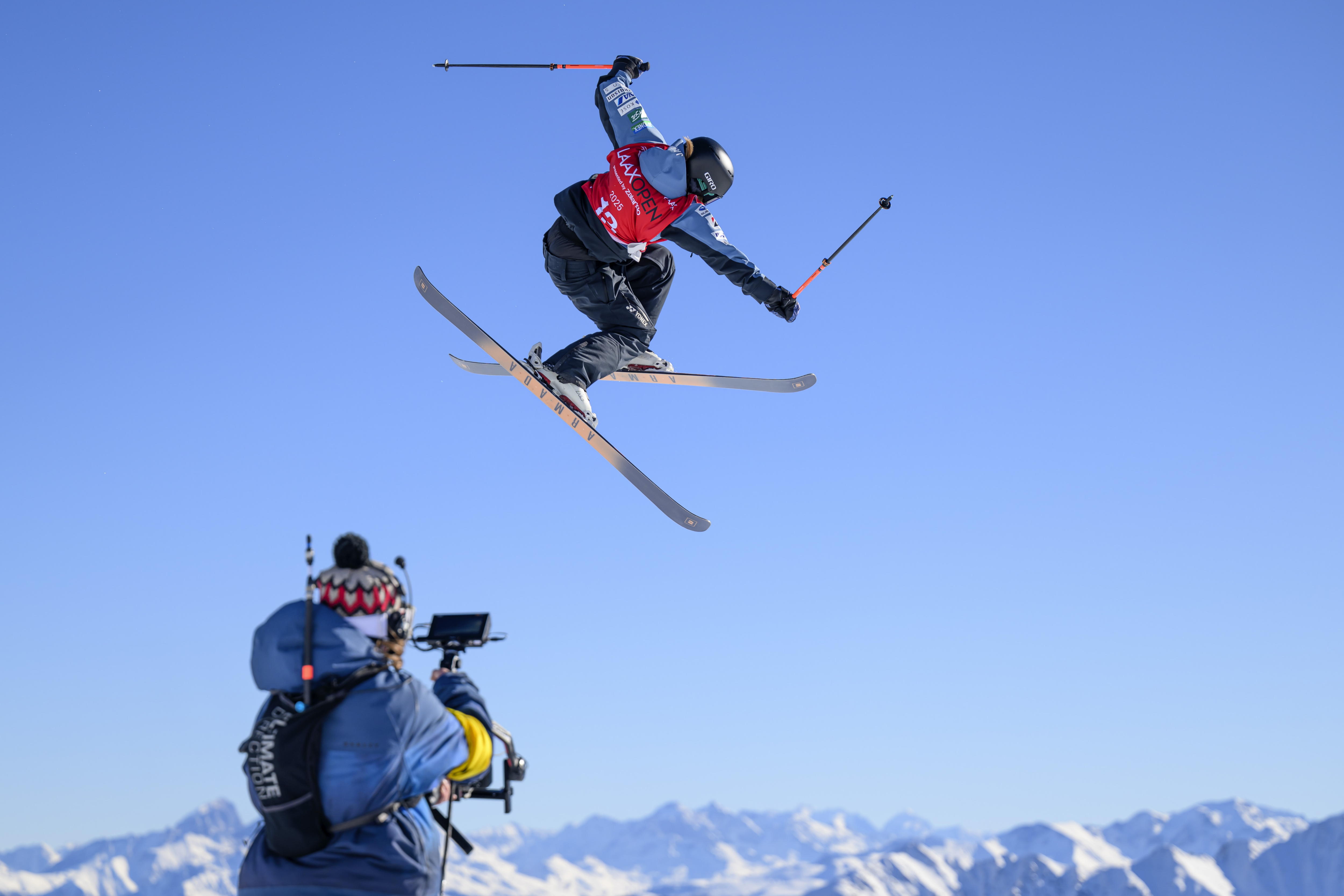 Laax (Switzerland Schweiz Suisse), 17/01/2025.- Kokone Kondo of Japan in action during the final run of the Freeski Slopestyle World Cup at the Laax Open in Laax, Switzerland, 17 January 2025. (Japón, Suiza) EFE/EPA/GIAN EHRENZELLER