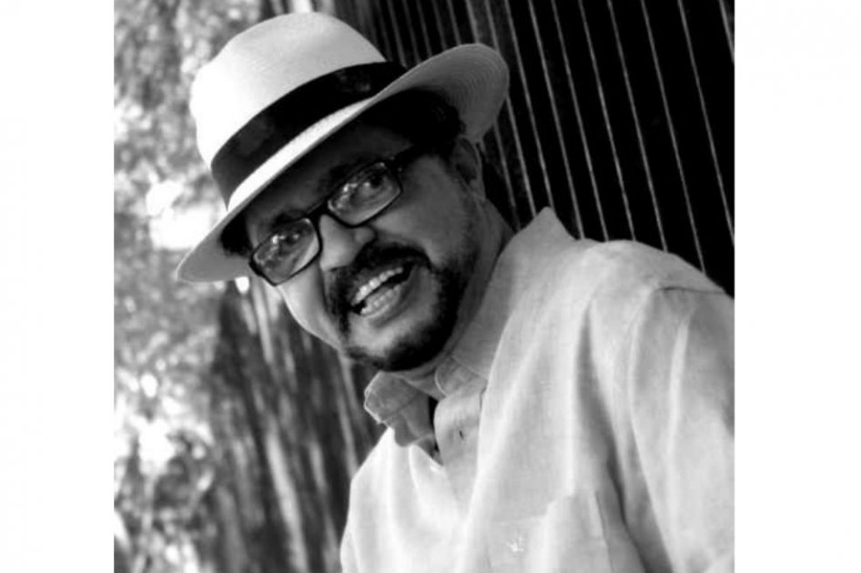 http://www.fernandoechavarria.com/galeria/