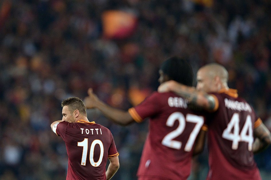 Roma ganó en San Siro y se mantiene en pelea en la Serie A
