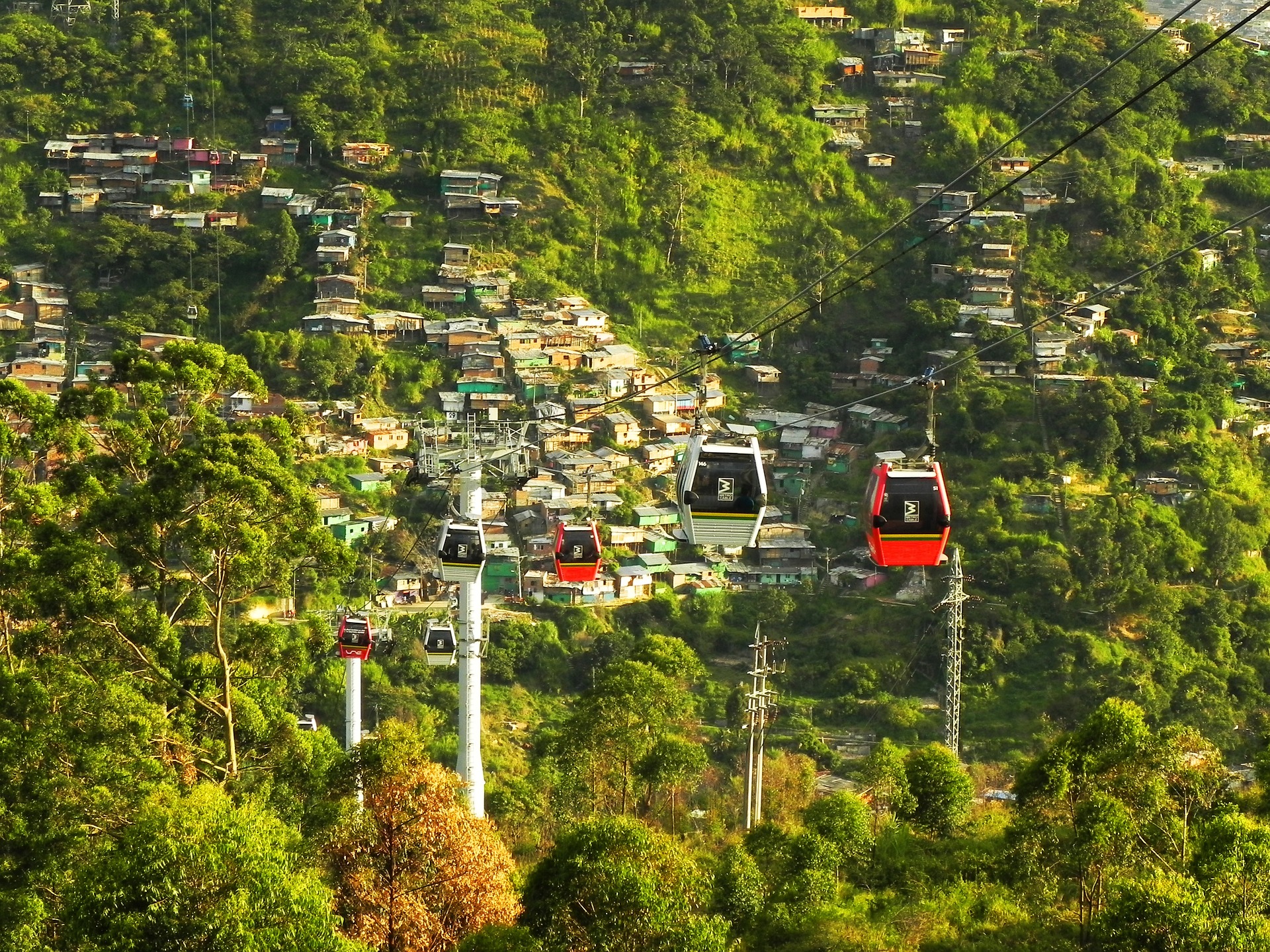Polémica por mujer que grabó video sexual en el metrocable de Medellín