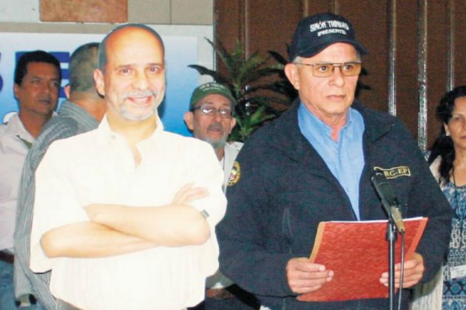 “Rodrigo Granda” acompañado del “dummy” de “Simón Trinidad” en los diálogos de paz de La Habana. / EFE