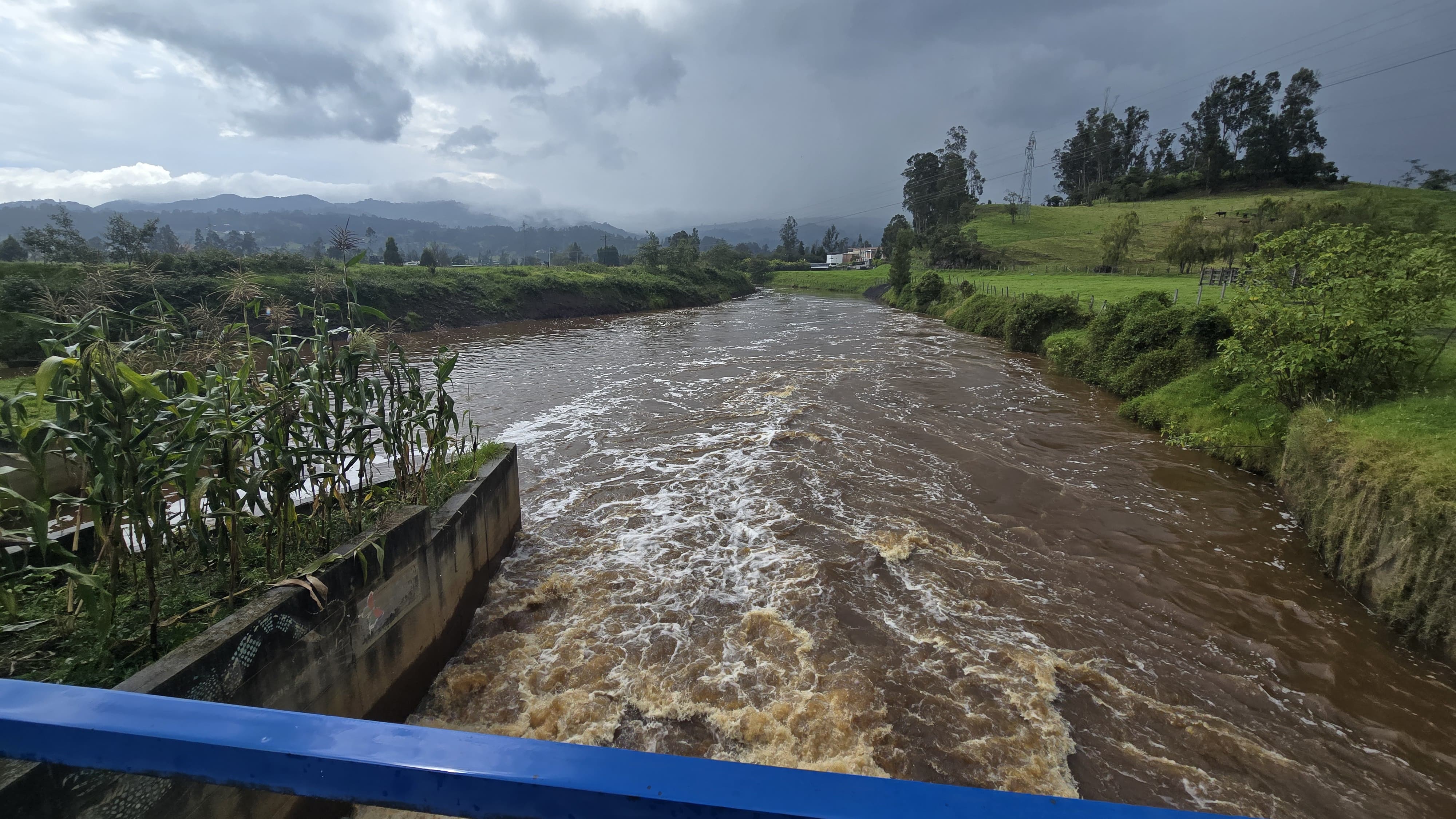Ordenan apertura gradual de compuertas de Tolón por aumento del río Suárez