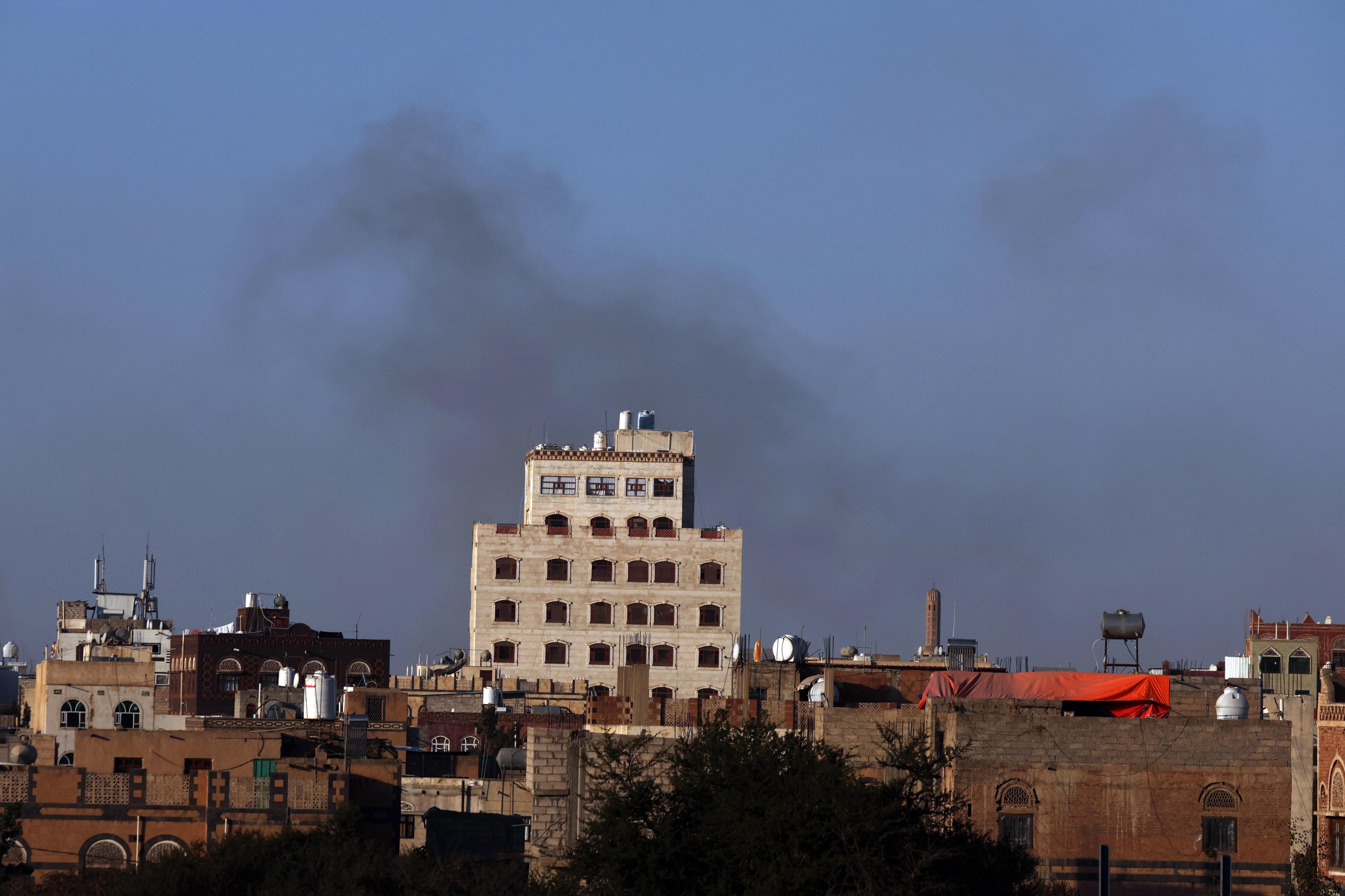 Yemen: Israel bombardeó el aeropuerto y centros militares tras ataques de hutíes