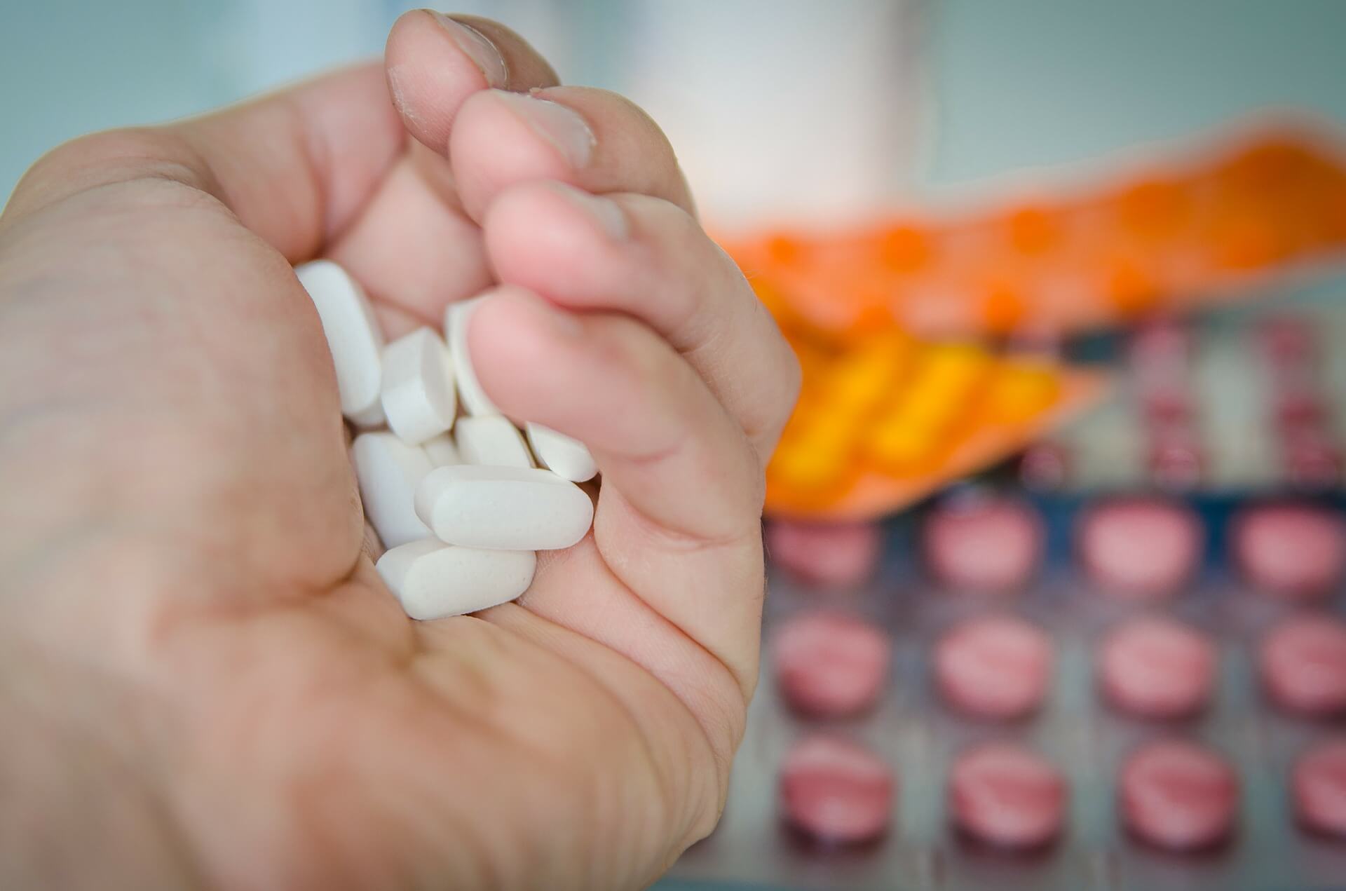 Medicamentos comunes aumentarían riesgo de demencia
