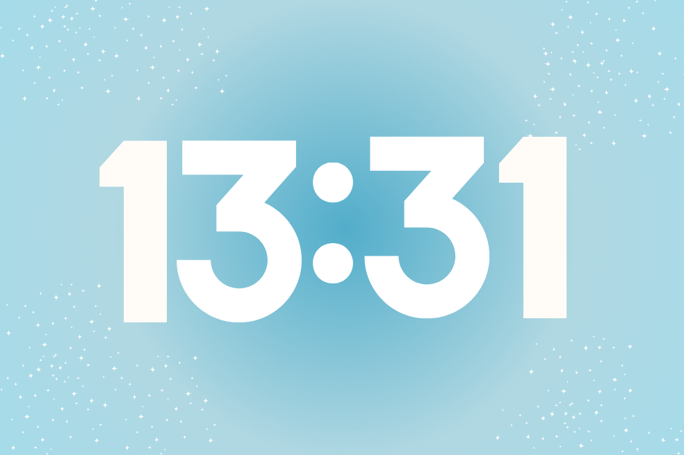 ¿Has visto la hora 13:31? En esta nota, te explicamos por qué pasa y que te está tratando de decirte el universo cuando ves esta hora.