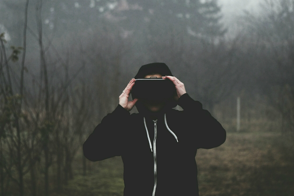 Un hombre murió desangrado mientras utilizaba lentes de realidad virtual