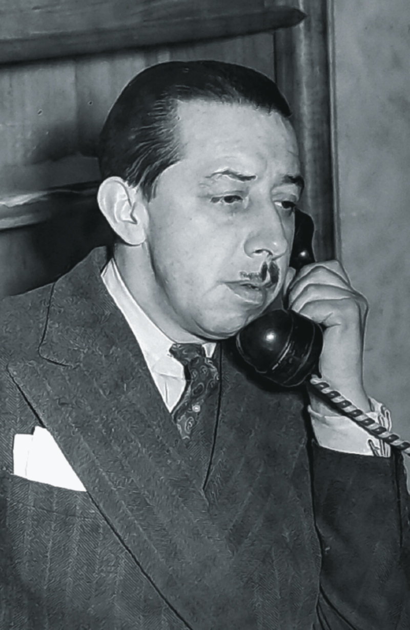 Cuando Guillermo Cano asumió la dirección de El Espectador, en septiembre de 1952, Álvaro Pachón quedó al mando de El Magazín Dominical. 