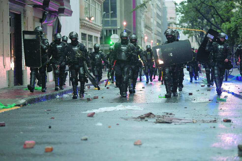 Abusos, golpes y detenciones arbitrarias de Policía colombiana en protestas, denuncia HRW