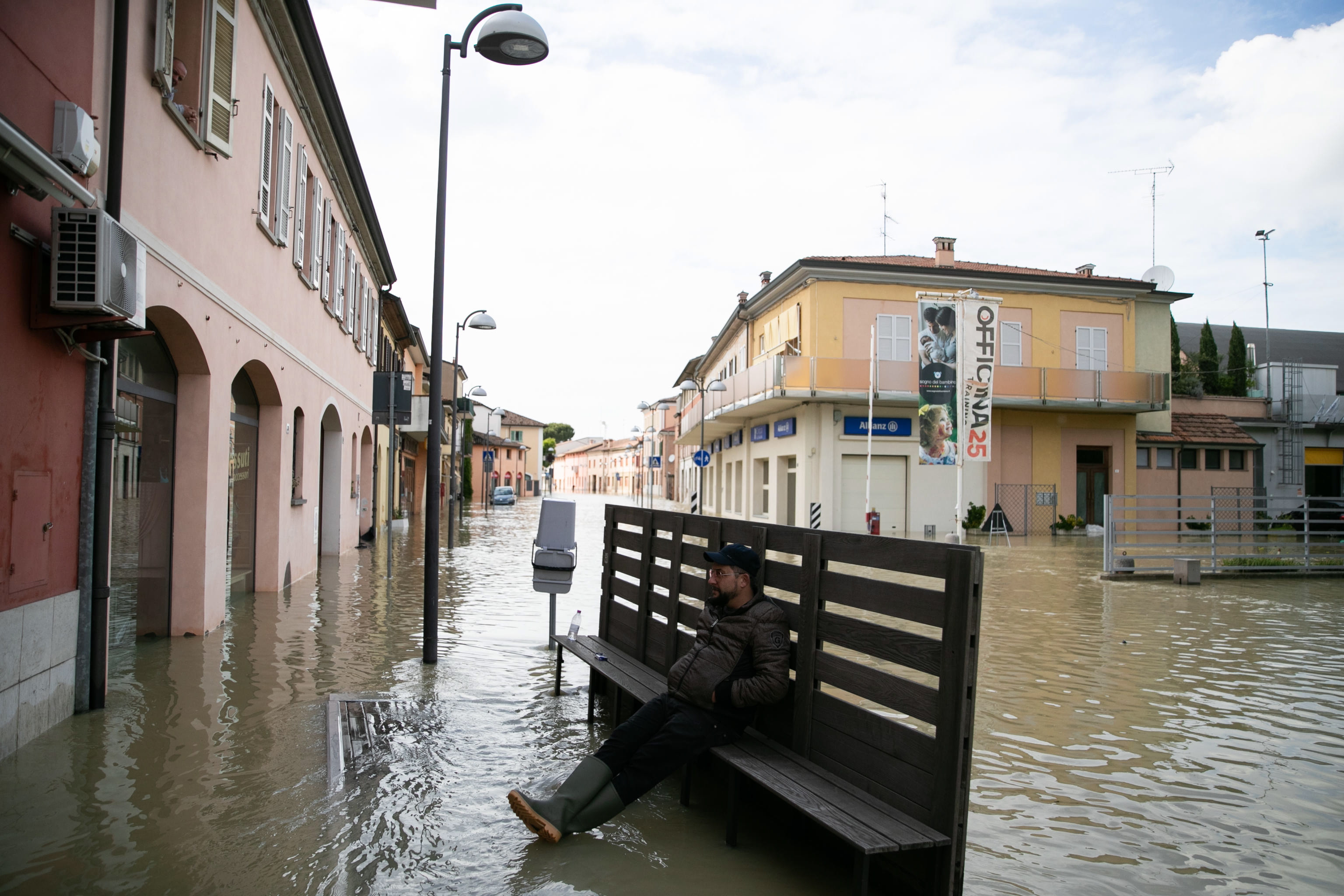 Evacuan tres pueblos afectados por inundaciones en Italia