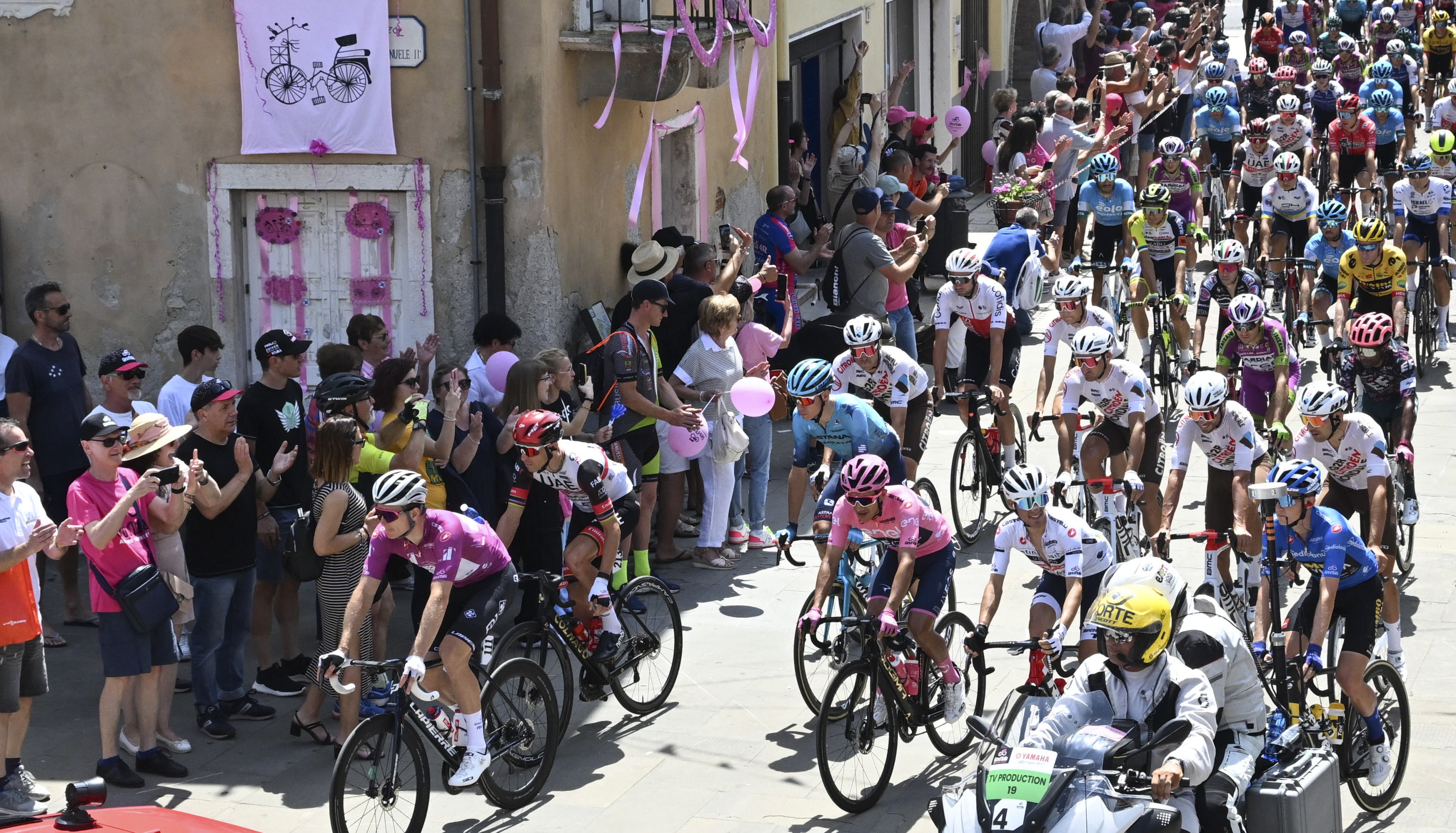 Marano Lagunare (Italy), 27/05/2022.- Riders at the start of the 19th stage of the 105th Giro d'Italia cycling race, over 178 km from Marano Lagunare to Santuario di Castelmonte, Italy, 27 May 2022. (Ciclismo, Italia) EFE/EPA/MAURIZIO BRAMBATTI