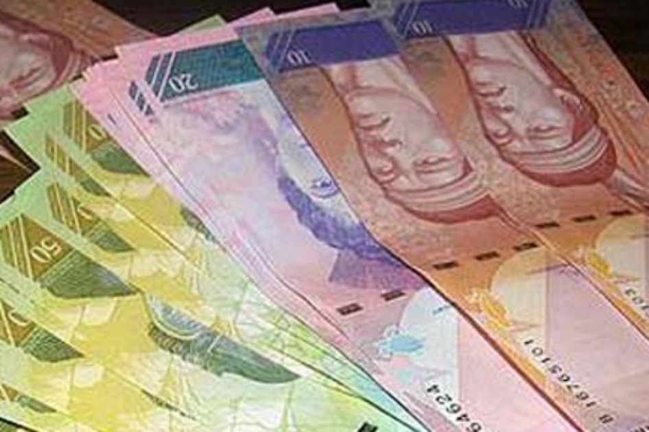 Esta amplia brecha entre los precios del dólar ha sido criticada por economistas.