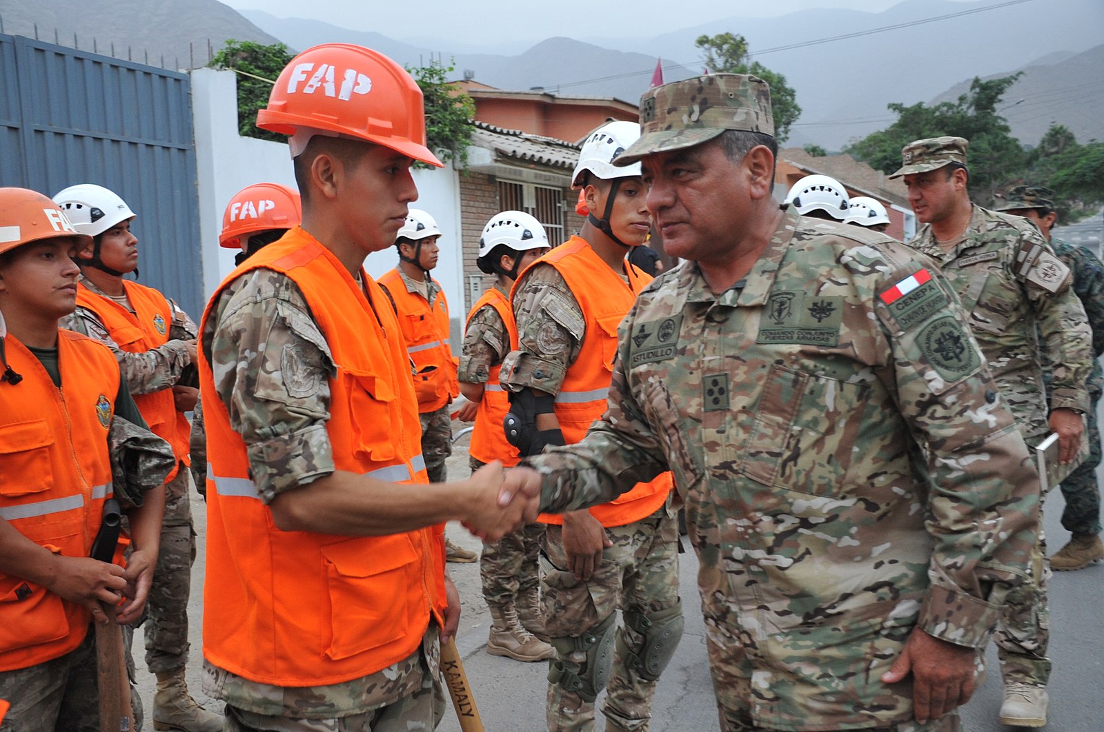 Jefe de Fuerzas Armadas renuncia a tres de días de cambio de gobierno en Perú