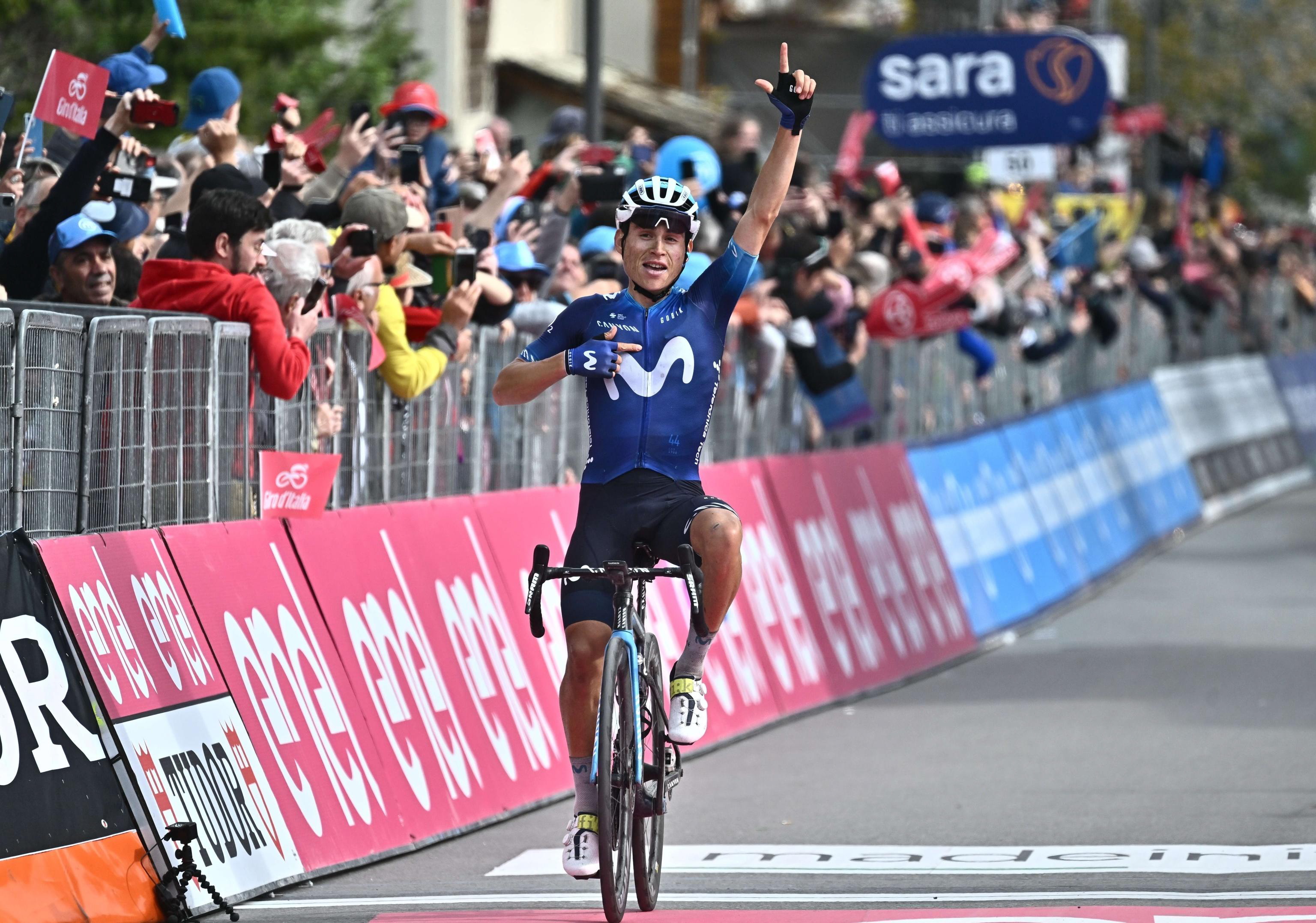 Crans Montana (Switzerland), 19/05/2023.- Colombian rider Einer Augusto Rubio of Movistar Team crosses the finish line to win the 13th stage of the 2023 Giro d'Italia cycling race over 74,600 km from Le Chable to Crans-Montana, Switzerland, 19 May 2023. (Ciclismo, Suiza) EFE/EPA/LUCA ZENNARO