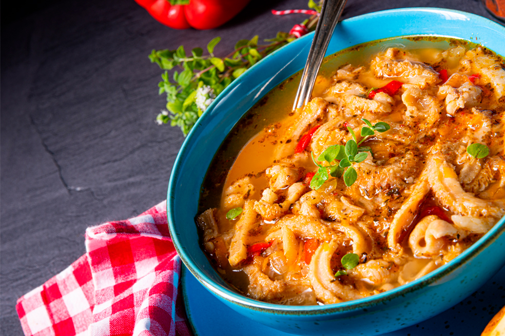 Con esta deliciosa receta podrás prepara un exquisito mondongo y disfrutar de este plato típico de Colombia.