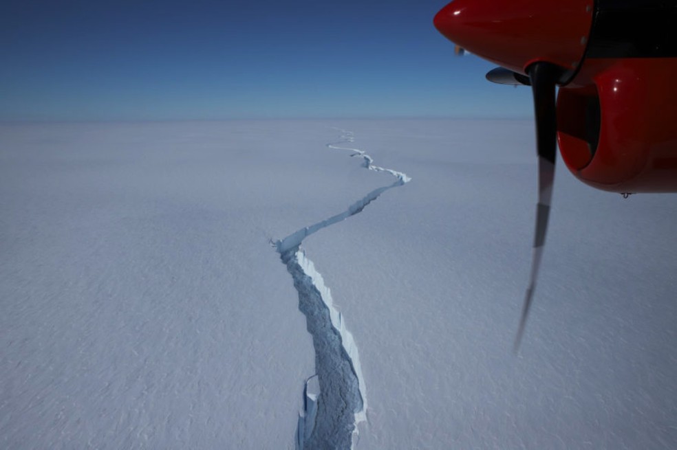 Enorme iceberg se desprende en la Antártida