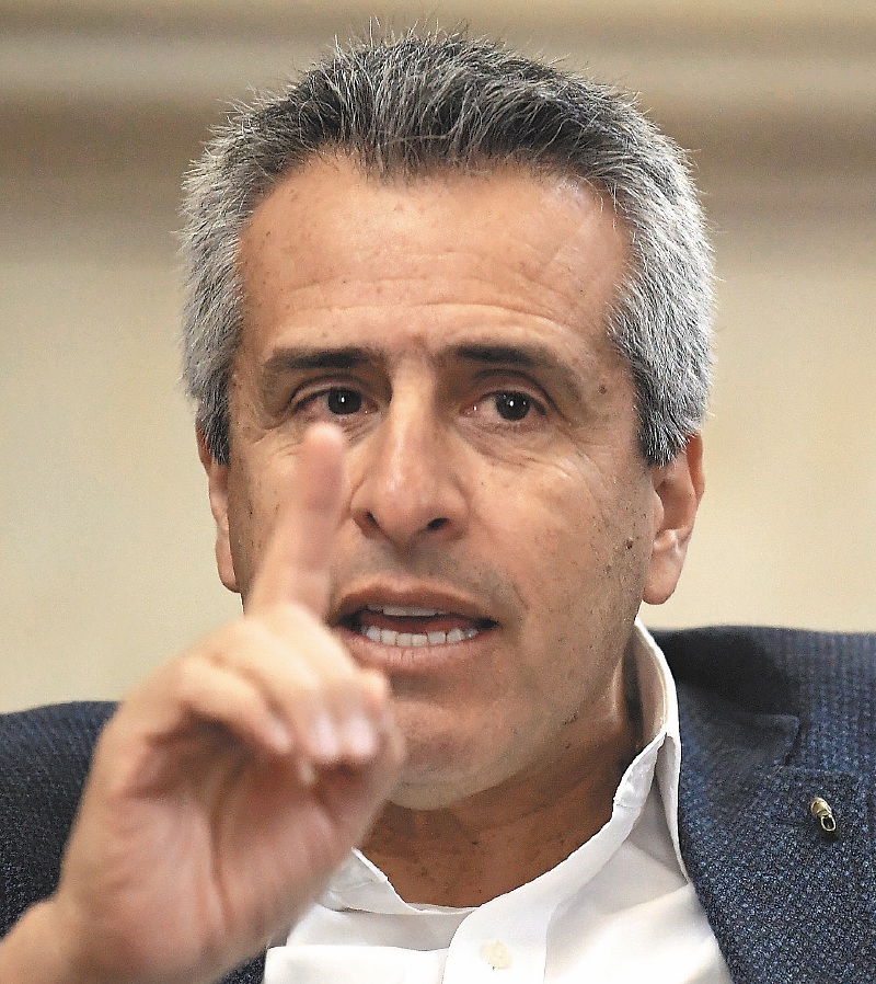 El ministro del Interior, Luis Fernando Velasco, aseguró que sí hay intención de dialogar.
