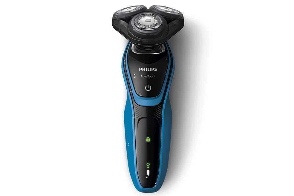 Si todavía debe el regalo del Día del Padre, con esta sugerencia se reivindicará y su papá quedará agradecido de por vida. Esta afeitadora eléctrica, de Philips, con sus tres cómodos cabezales, cumple su tarea de manera precisa y delicada. Ofrece tres opciones: en una, solo con la primera pasada se puede cortar hasta el 20% de pelo; otra es especial para pieles sensibles, y la última protege la piel con un afeitado refrescante. ¡Un regalazo!