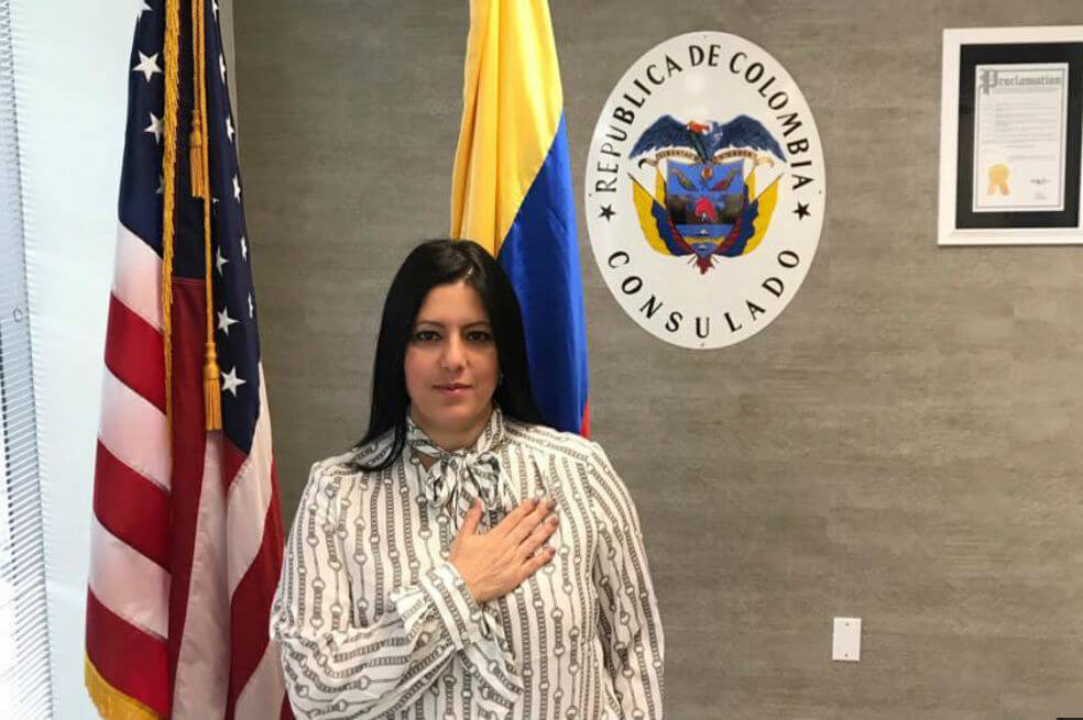 Denuncian que cónsul en Orlando certificó su conocimiento de inglés en una notaría