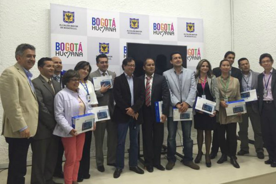 Gustavo Petro entregó más de mil tabletas a médicos del programa Territorios Saludables