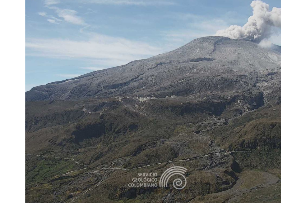 Emisión de ceniza del volcán nevado del Ruiz alcanzó una altura de 2000 metros