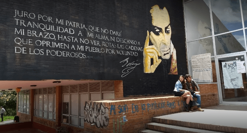 Se presentan enfrentamientos entre el Esmad y estudiantes de la U. Distrital, en la Macarena