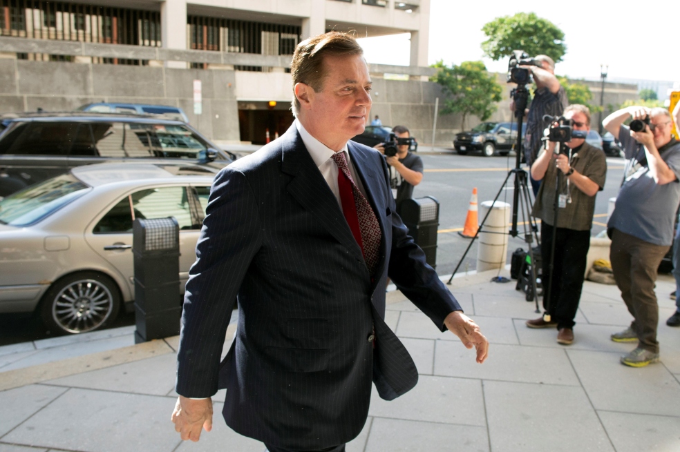 Condenan a más de 7 años de cárcel a Manafort, exjefe de campaña de Trump
