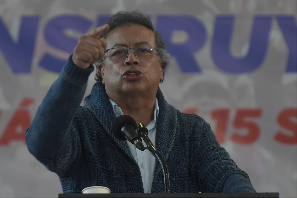 Ordenan a Petro disculparse por llamar “asesinos” a quienes gritaron “fuera Petro”