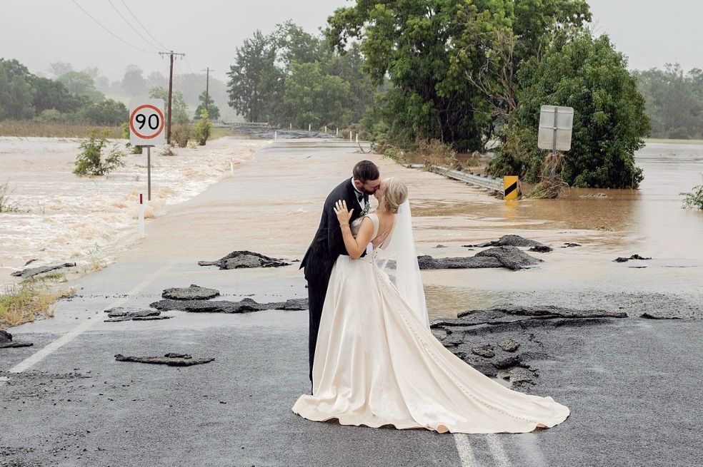 La boda que las inundaciones no pudieron hundir en Australia