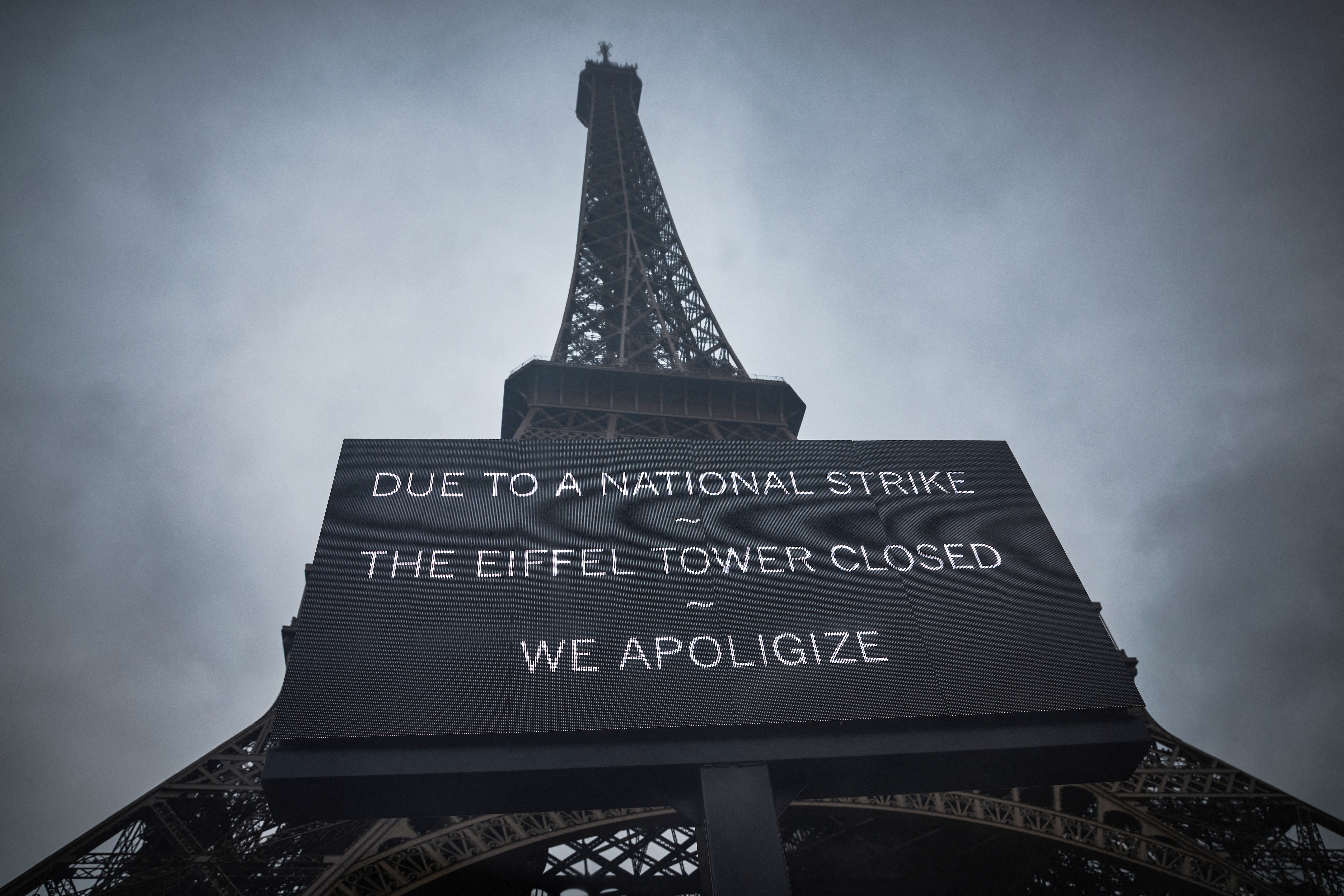 Se cumplen tres días del cierre de la torre Eiffel por huelga del personal