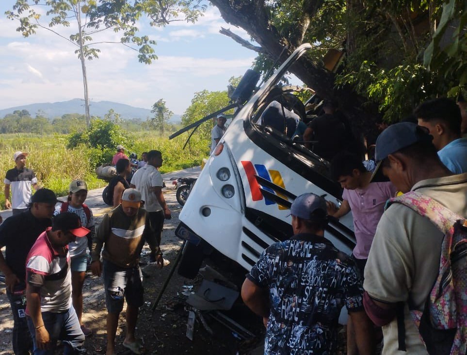 Accidente en vía Cúcuta-Puerto Santander dejó dos muertos y 16 heridos