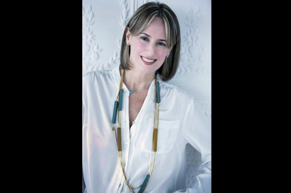 Silvia Tcherassi presenta en Lima colección minimalista