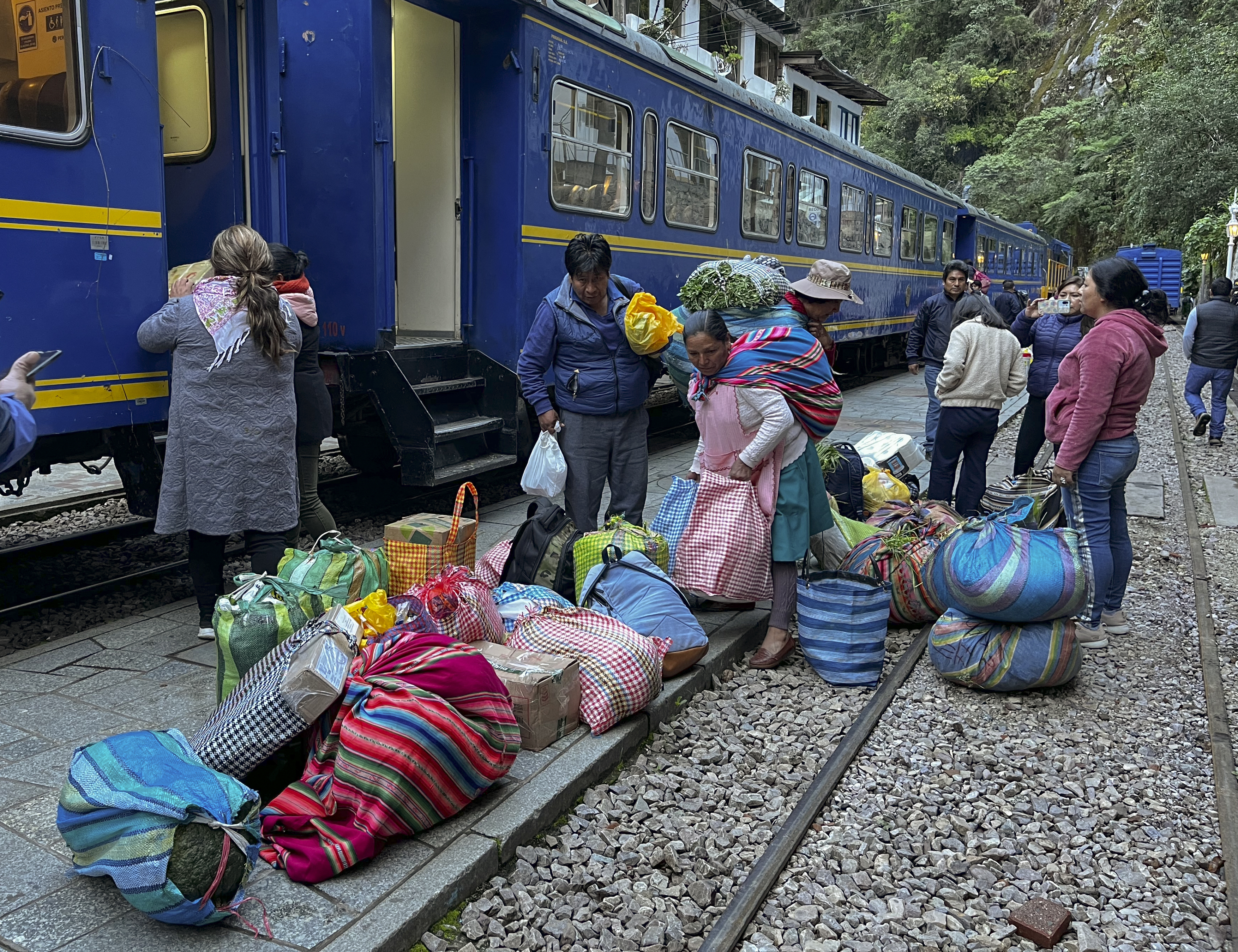 Perú reactivó los trenes para la población local en Machu Picchu