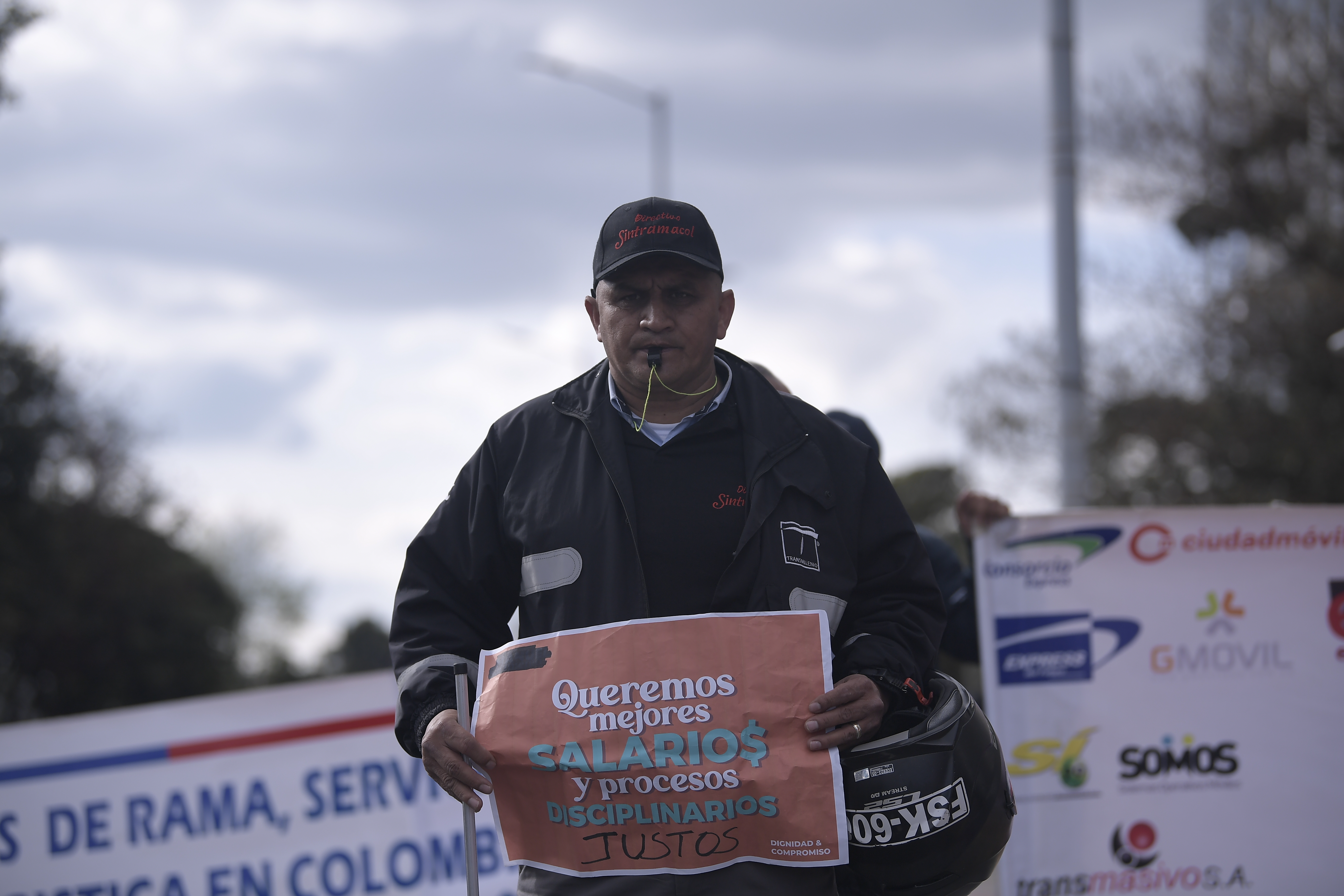 Entre el estrés y el asfalto: la otra cara de los conductores del SITP