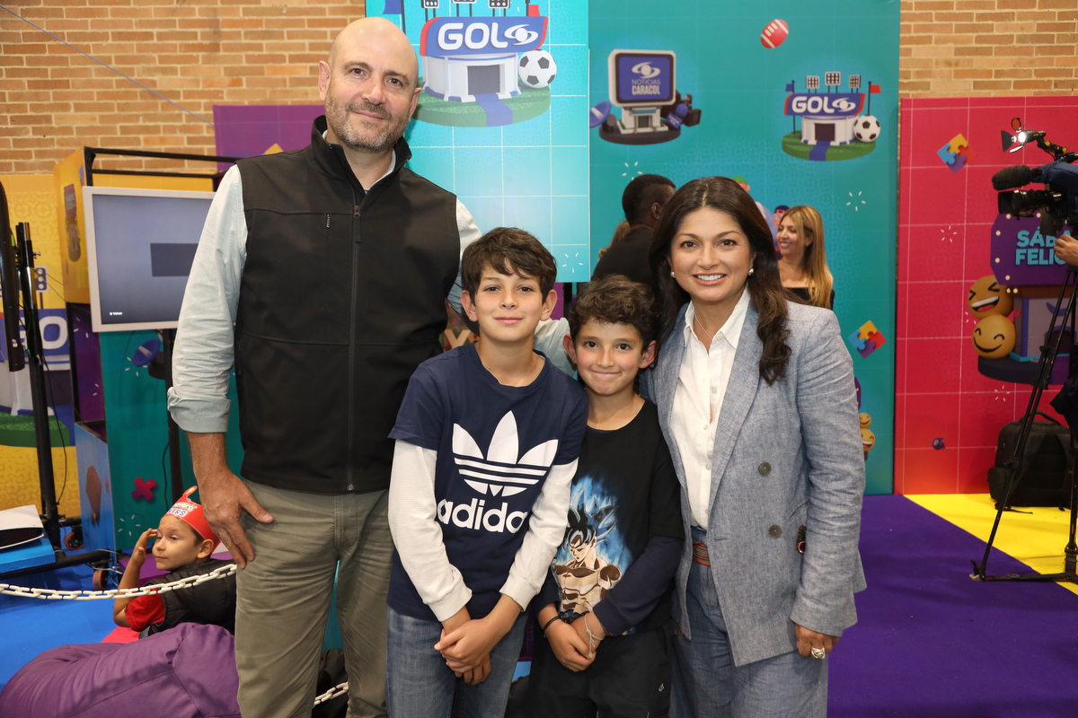 Juan Pablo mesa, Joaquín mesa, Pedro mesa y Margarita Rojas, de noticias Caracol