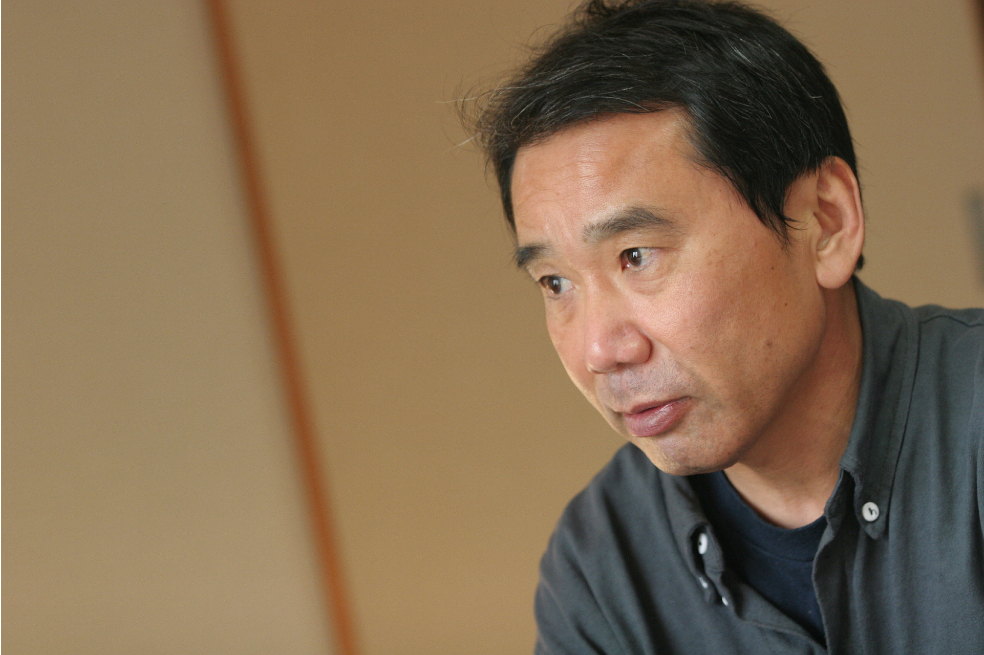 Aunque Murakami escribió su primera novela en 1978, definió su estilo literario con “La caza del carnero salvaje” (1984).