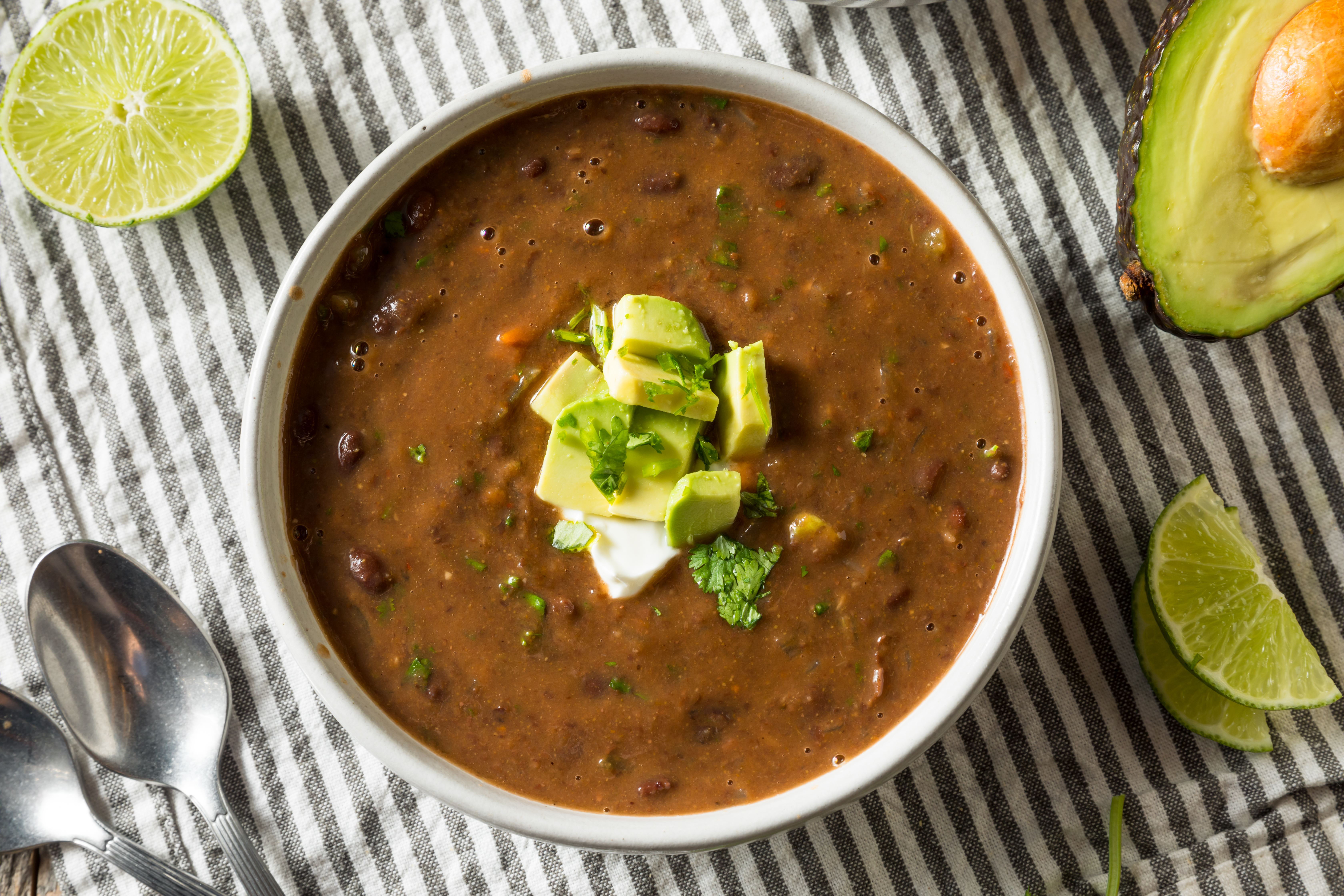 Receta: ¿Cómo preparar sopa de fríjol cabeza negra?
