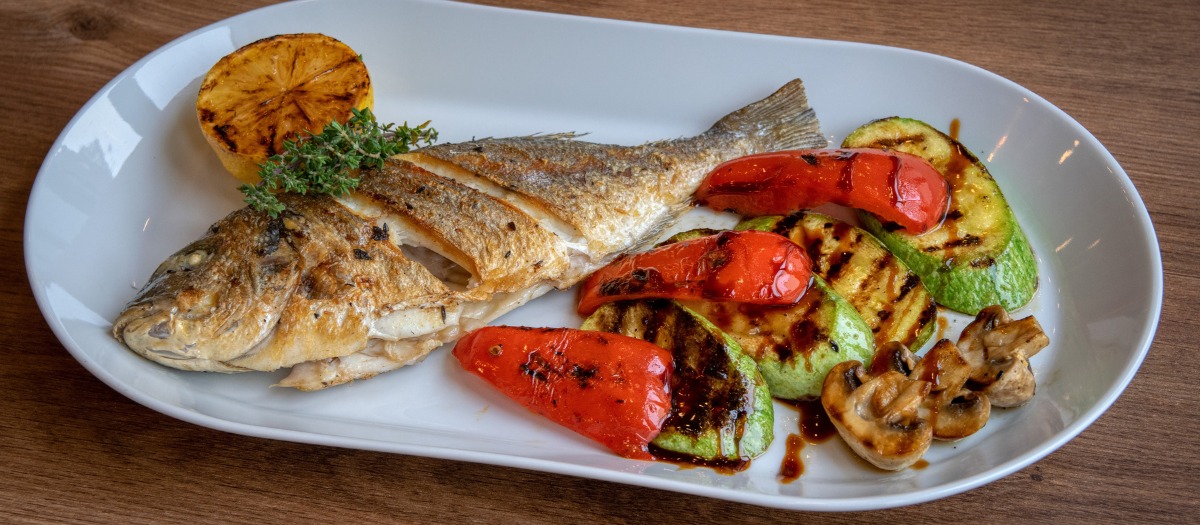 Truco sencillo para que el pescado al horno no quede seco, pero sí muy jugoso