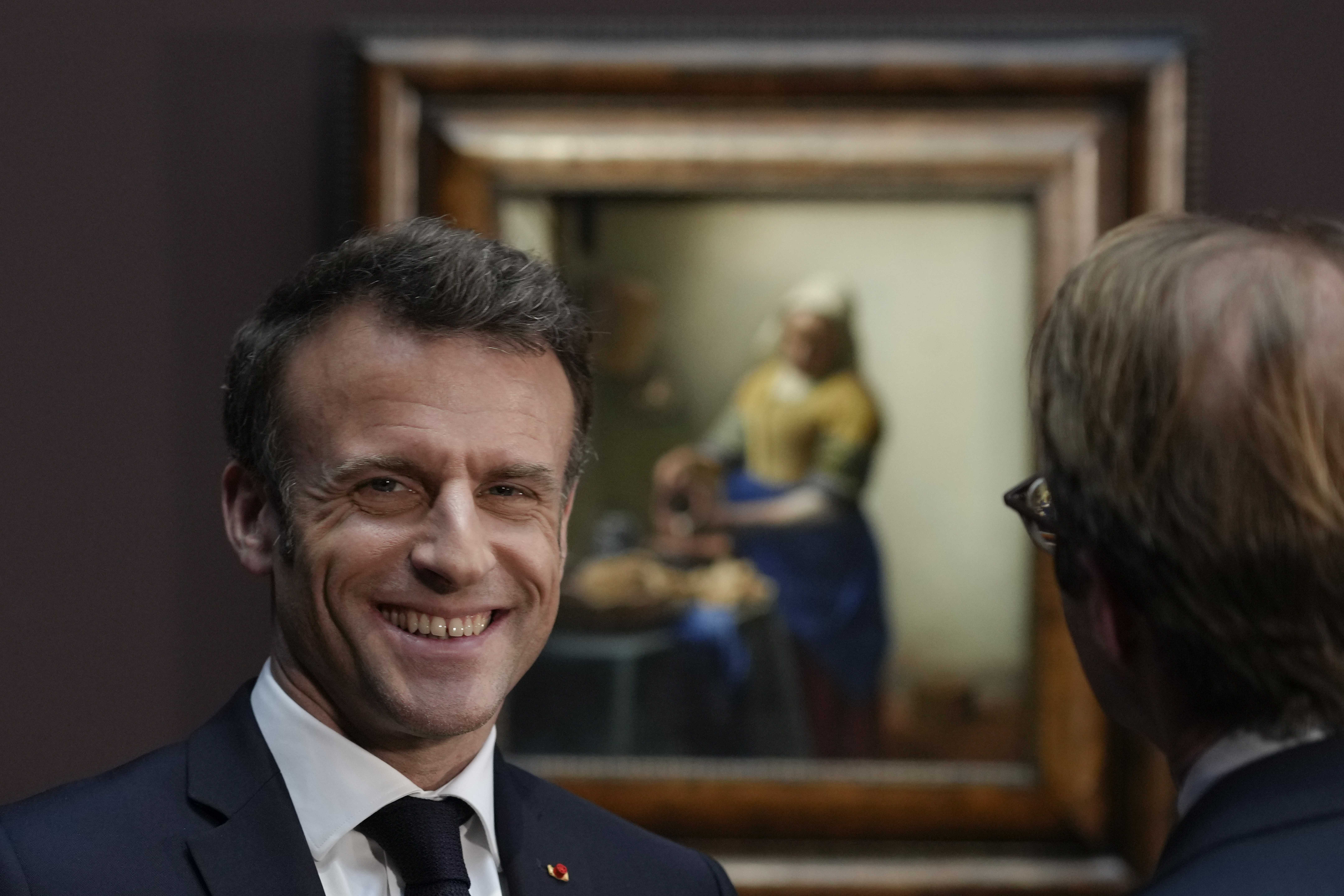 Macron promulga su reforma pensional a pesar del descontento en las calles