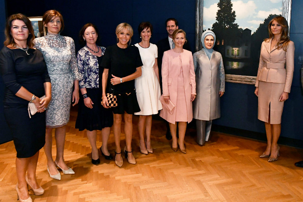 Hay un hombre entre las primeras damas de la OTAN