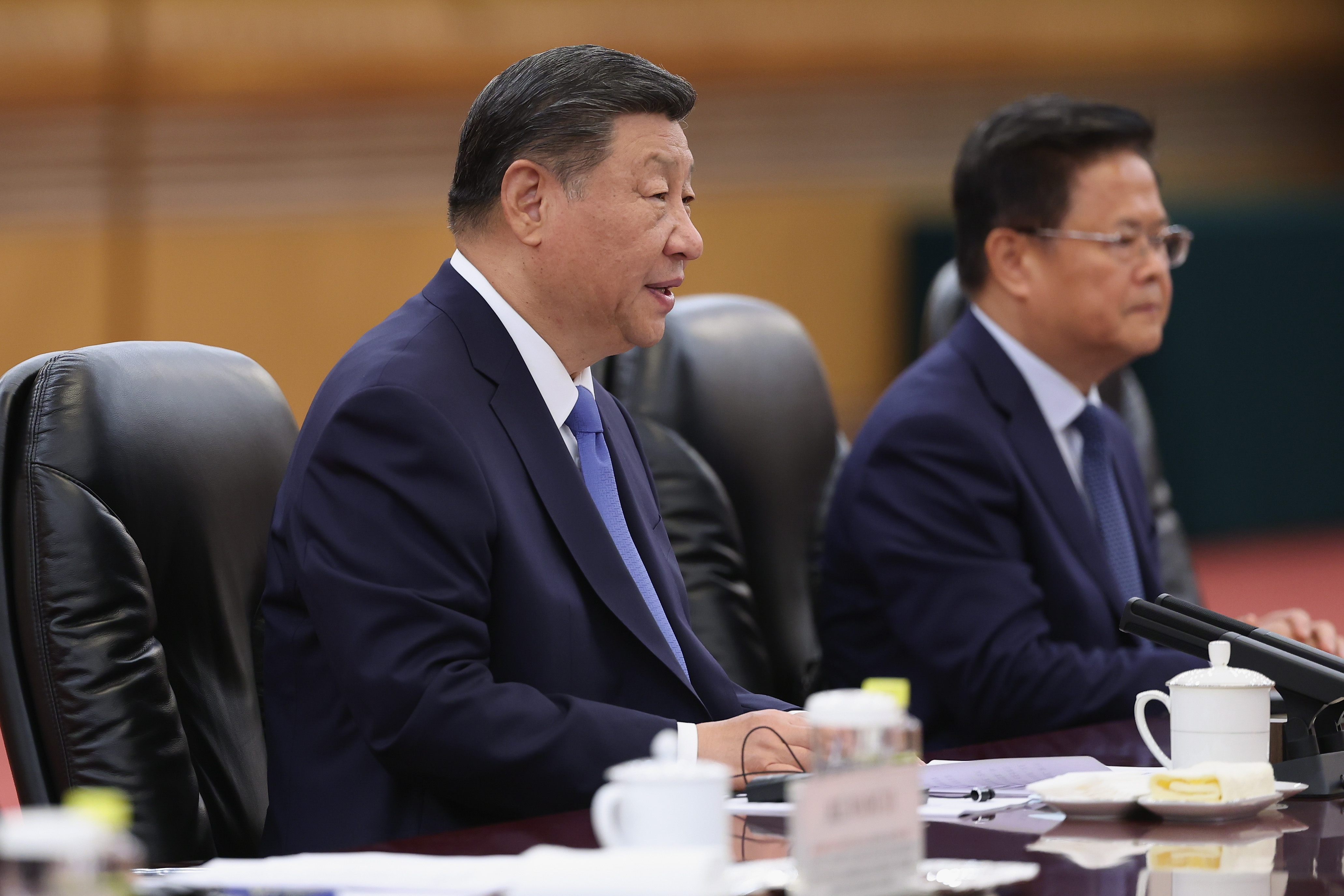 Beijing (China), 20/09/2024.- Chinese President Xi Jinping (L) attends a meeting with Malaysia's King Sultan Ibrahim Sultan Iskandar (not pictured) at The Great Hall of the People, in Beijing, China, 20 September 2024. The Malaysian King is on a four-day state visit to China at the invitation of President Xi Jinping. (Malasia) EFE/EPA/LINTAO ZHANG / POOL *** Local Caption *** BEIJING, CHINA - SEPTEMBER 20: Chinese President Xi Jinping (L) and Malaysian King Sultan Ibrahim Sultan Iskandar (R) pass by an honor guard at a welcoming ceremony at The Great Hall Of The People on September 20, 2024 in Beijing, China. (Photo by Lintao Zhang/Pool/Getty Images)