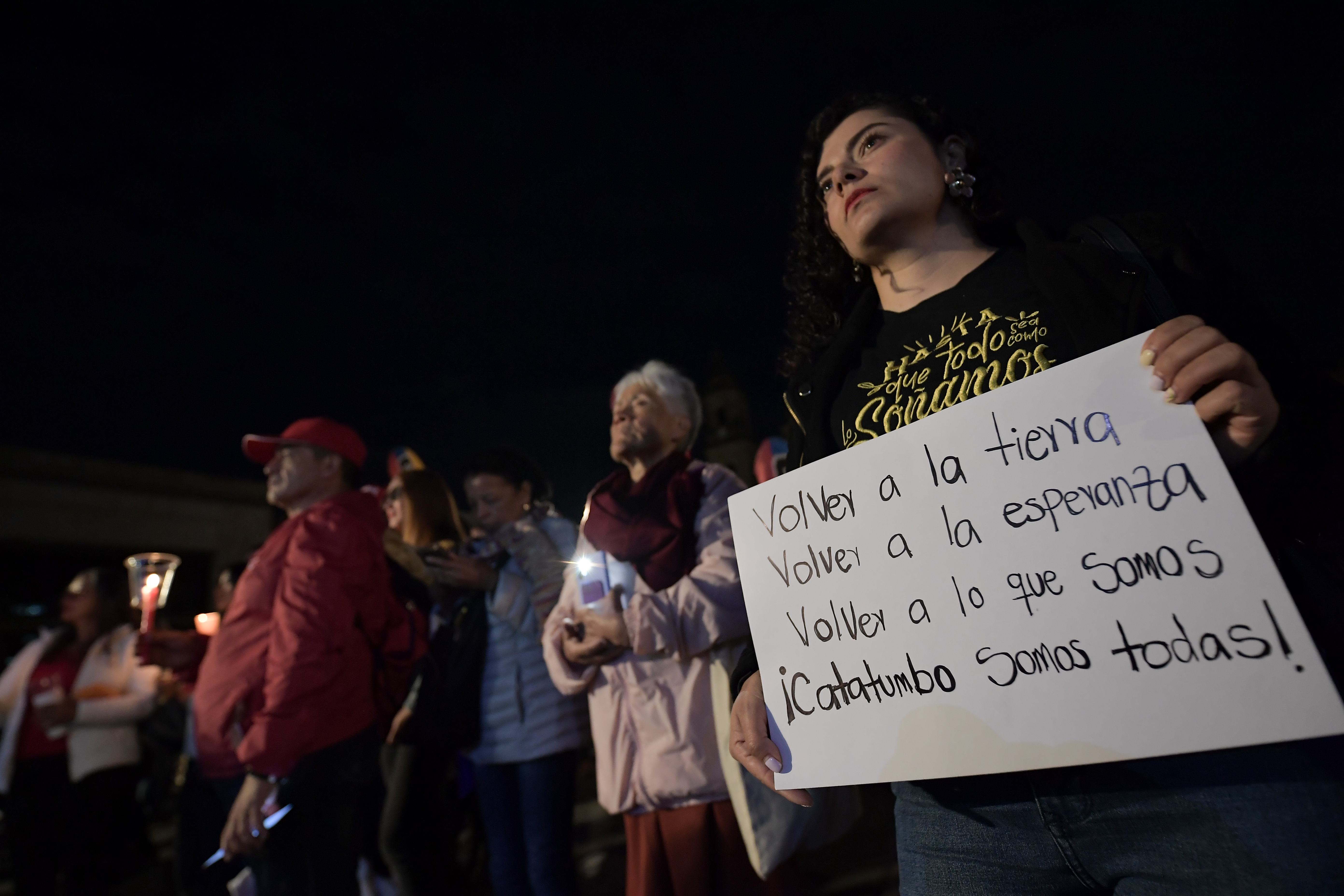 Velatón y marchas en rechazo a la guerra que se vive en el Catatumbo realizado en la Plaza de Bolívar de Bogotá