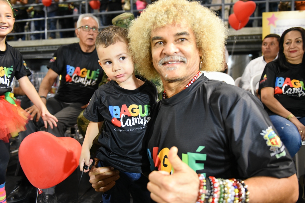 Carlos 'El Pibe' Valderrama estuvo en la inauguración de los escenarios deportivos.Cortesía Alcaldía de Ibagué¿Qué encontraron?