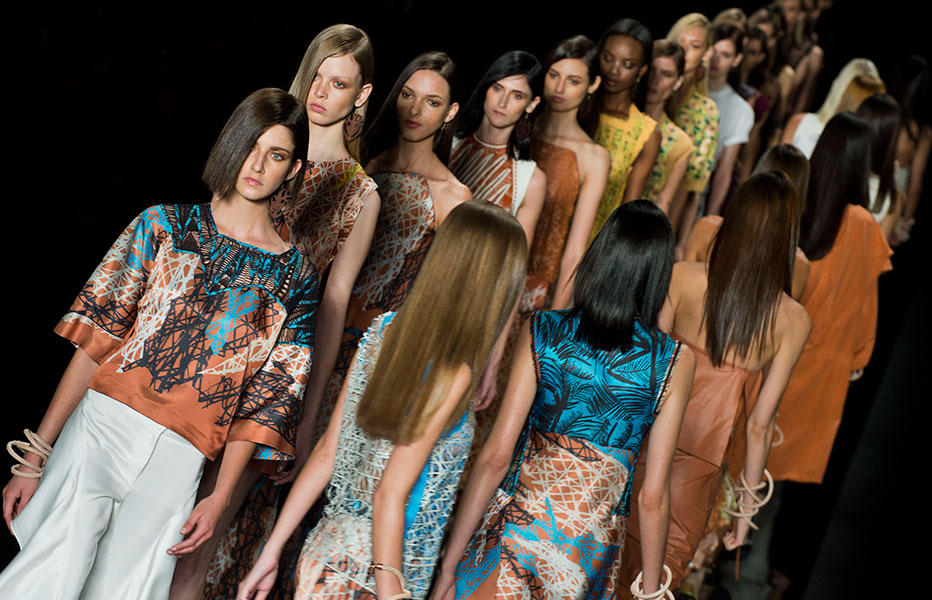 Estampados asimétricos protagonistas en Sao Paulo Fashion Week