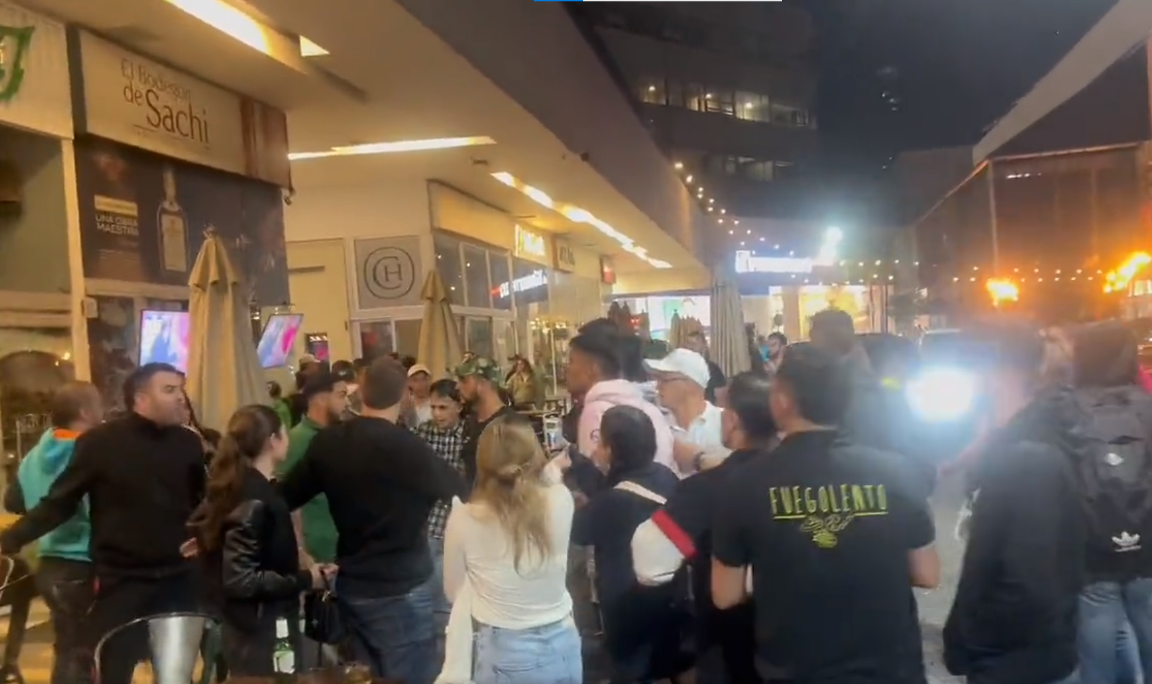 Equipo de Albert Corredor terminó involucrado en pelea con opositores en Medellín